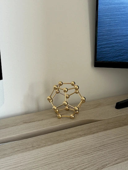 harmoniser l'enrgie avec un dodécadre doré